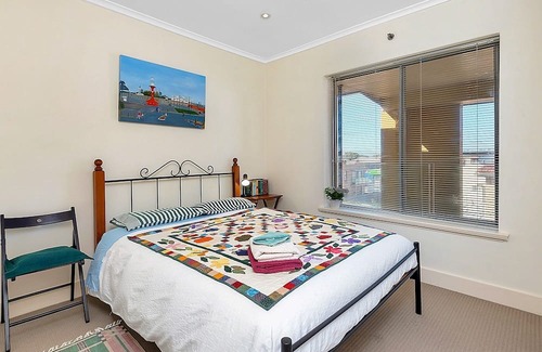 Adelaide Apartamento | Iconic Largs Bay Foreshore Holiday Apartment - Beach Days & Sunsets!