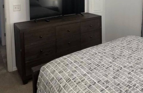 Redwood Cabaña | Cozy cottage in country setting close to town, amenities and Rogue College.