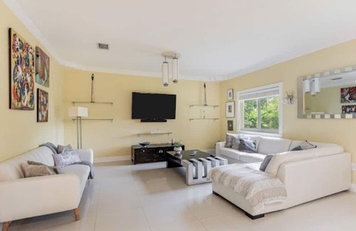 Southwest Ranches Villa | Beautiful Spacious 3 bed Home on an acre lot in South Florida