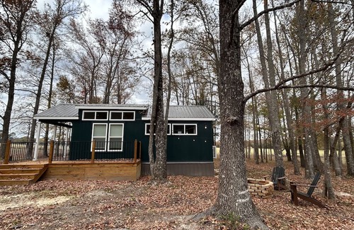 Athens Cabina | Tiny home nestled in the woods