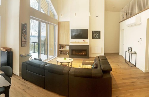 Owl's Head Ski Resort Condominio | Ski-In/Ski-Out. Owl's Head New Penthouse - View on Mountain & Lake