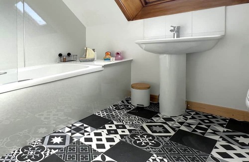 Helmsdale Cabaña | Tigh Na Mara is a traditional two-bedroom cottage located in the town of Helmsdale.