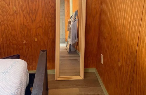 Dripping Springs Cama Y Desayuno | Stargazing EnSuite walking distance to downtown,Texas wineries, food, and shops.