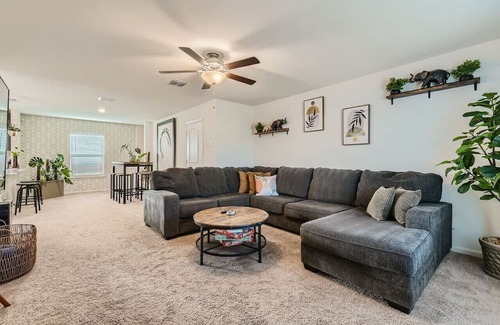 Medina Valley Casa | Lone Star Zen Hideaway+Firepit+Major Vacay Vibes