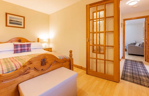 Homore Cabaña | Traditional Thatched Cottage in the heart of South Uist. Pet friendly!
