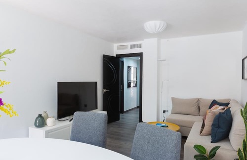 La Goleta Apartamento | Central apartment with patio and parking