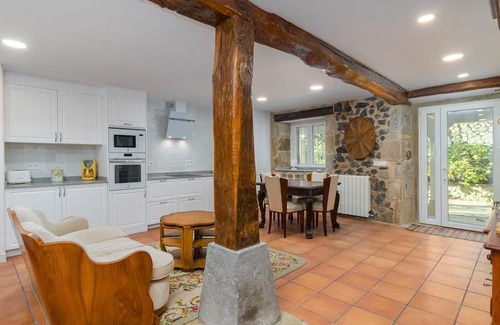 Medio Cudeyo Apartamento | Elegant flat in a stunning setting