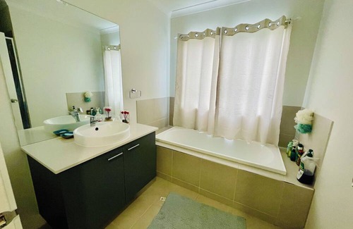 Werribee Casa | Cheerful place with one bedroom