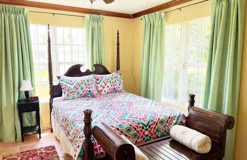 Nassau Apartamento | Cozy Retreat with 3 Queen Beds