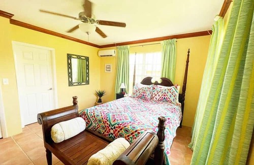 Nassau Apartamento | Cozy Retreat with 3 Queen Beds