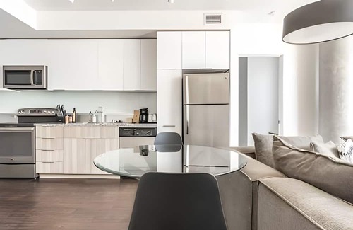 West Bellevue Apartamento | The Sophari 1BR Experience:Modern Living |Pool+Gym
