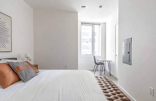 West Bellevue Apartamento | The Sophari 1BR Experience:Modern Living |Pool+Gym
