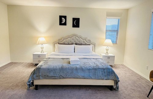 Jurupa Valley Casa | Jurupa Valley 5 bedrooms cheerful house with Mountain View