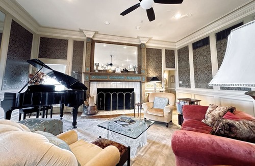 Canton Casa | This house is a 5 bedroom(s), 5.5 bathrooms, located in Canton, TX.