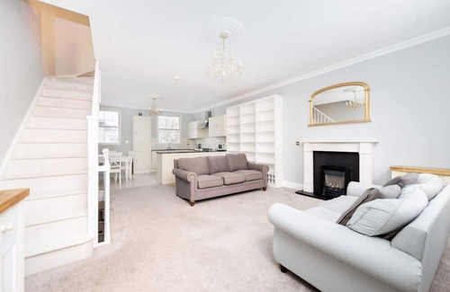 Camberwell Green Apartamento | Chic 2BR London home where comfort meets style