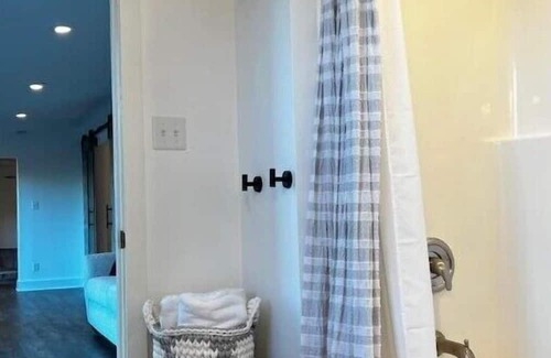 Mount Holly Casa | Newly Renovated Modern 2BR Waterfront Cottage with Dock