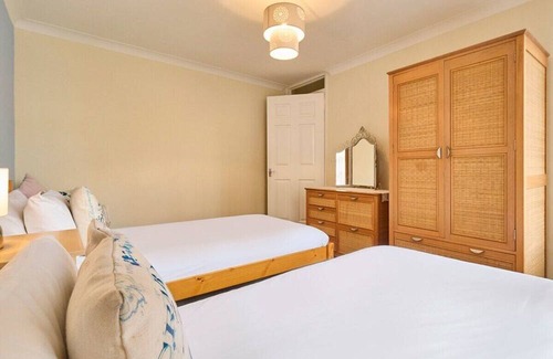 Margate Old Town Cabaña | Host & Stay | Cobb Court