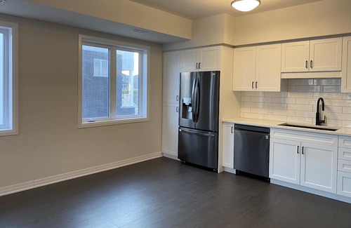 Kitchener Casa | Spacious rooms near conestoga college