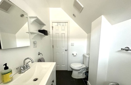Queens Casa | Charming two bedroom monthly rental in the heart of Rockaway Beach!