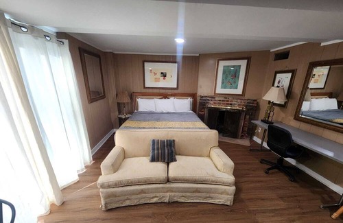 Raleigh Casa | Turn of the Century Estate with Sauna, Secluded