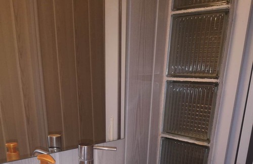 Route d'Arles Apartamento | Apartment 'Le Petit Studio De Nîmes' with Shared Terrace, Wi-Fi and Air Conditioning