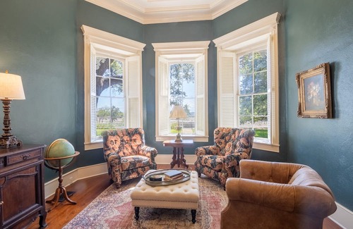 Lampasas Casa | Restored historical home and guest cottage