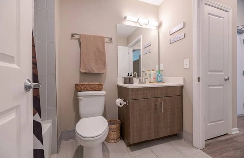 North Kansas City Apartamento | Spacious Kansas City Midtown Airbnb 2BR/2BA