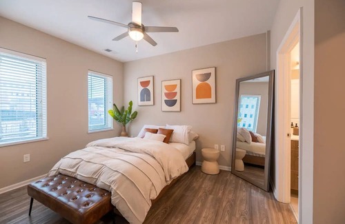 North Kansas City Apartamento | Spacious Kansas City Midtown Airbnb 2BR/2BA