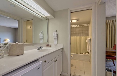 Clayton Condominio | KW_112 Two Queen Unit