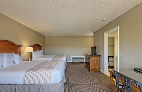 Clayton Condominio | KW_112 Two Queen Unit
