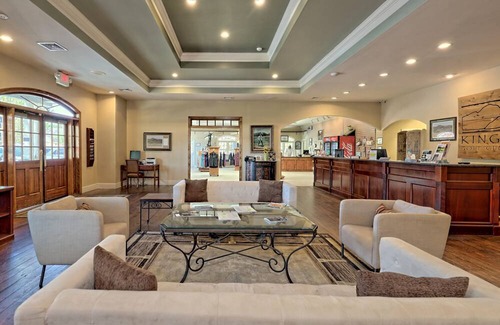 Clayton Condominio | KW_112 Two Queen Unit