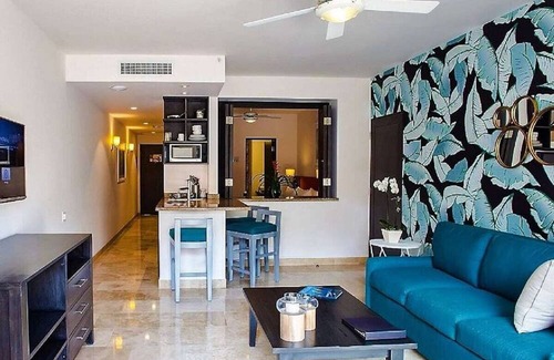 El Médano Ejidal Apartamento | Corazón Cabo Resort & Spa: One Bedroom Deluxe Suite: The best location in Cabo!!