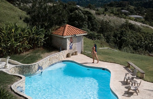 Cidra Casa | Casa Bayu, space created for groups and families in the mountains of Cidra, PR