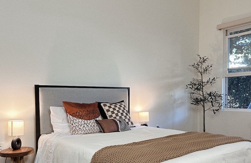 Pasadena Apartamento | Spacious Retro High Ceiling Home 3 mins to Oldtown