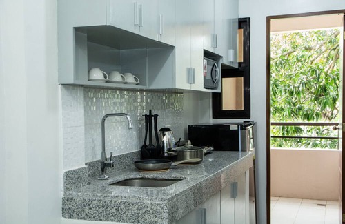 Imus Apartamento | Gibbz Apartelle (Unit 206)