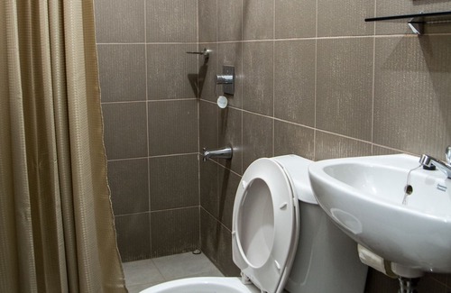 Imus Apartamento | Gibbz Apartelle (Unit 206)