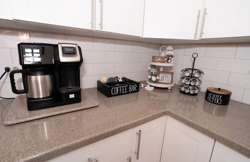 Estate Upper Love Casa | Gorgeous Newly Renovated Home Centrally Located, Minutes From Shopping & Beaches