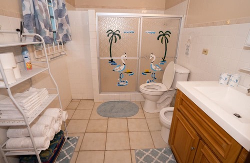 Estate Upper Love Casa | Gorgeous Newly Renovated Home Centrally Located, Minutes From Shopping & Beaches