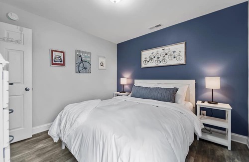 Colington Apartamento | Cozy beach get away situated between the ocean and sound. Pet friendly!