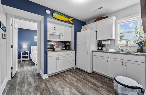 Colington Apartamento | Cozy beach get away situated between the ocean and sound. Pet friendly!