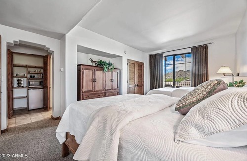 Carefree Condominio | Luxury Unit Carefree, Arizona with great golfing, art, restaurants and shopping