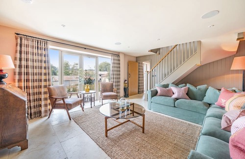 Dorchester Casa | Beehive - sleeps 6 guests in 3 bedrooms