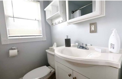 Northwest Casa | The Gathering! 6BR Home by Town Center w/ King Bed