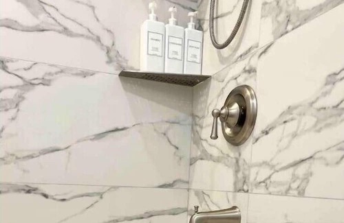 Canoga Park Casa | Modern fully remodeled house near Topanga Mall