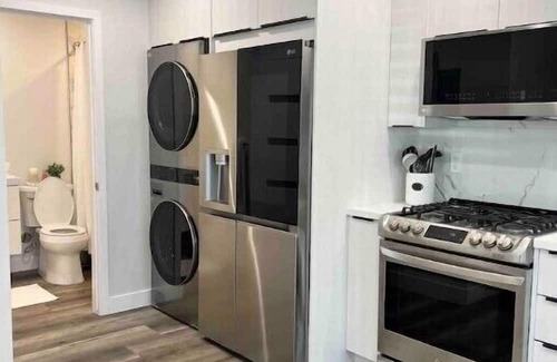 Canoga Park Casa | Modern fully remodeled house near Topanga Mall