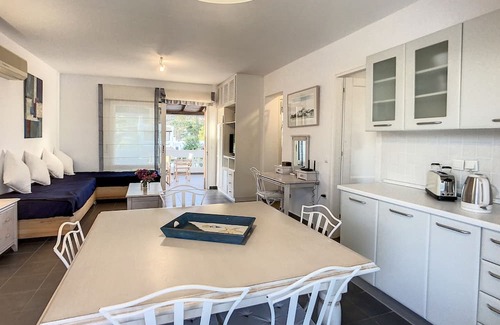 Plepi Apartamento | Beachside fully equipped flat with seaview