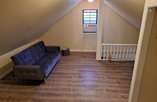 Spring Grove Village Casa | Charming woodside cabin feel.