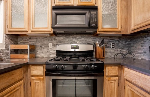Fremont Apartamento | Inviting Fremont 2BR w/ Pool, Parking & Balcony, nr Park, by Blueground