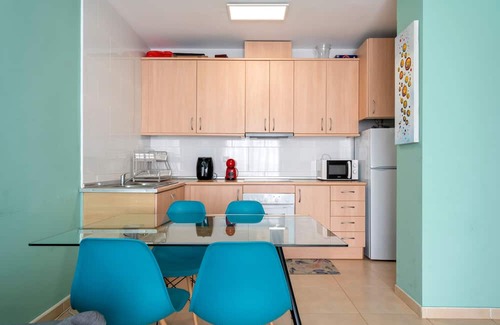 Cap de Salou Apartamento | Apartment 'Lovely' with Shared Pool, Private Terrace and Air Conditioning