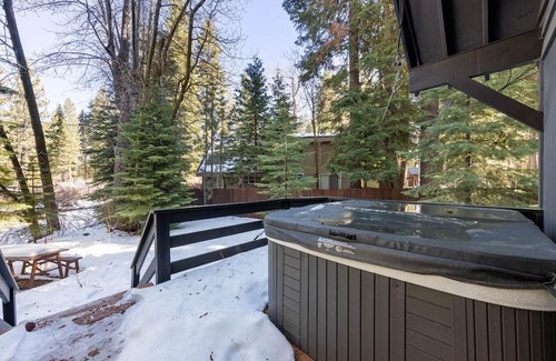 Tahoe Pines Casa | Family Friendly! Hot Tub! Private access to creek!